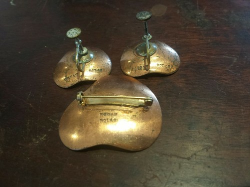 VINTAGE HOGAN BOLAS ENAMEL EARRING PIN SET