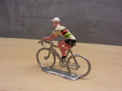 Salza cycliste maillot arc en ciel champion du monde