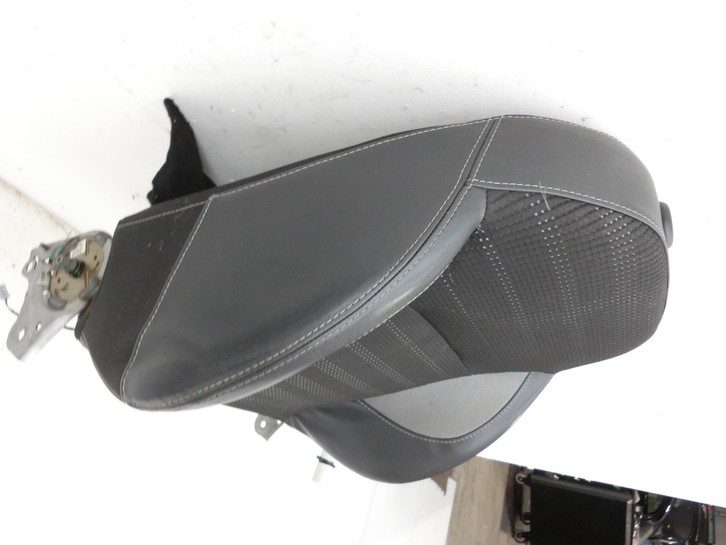 Peugeot 2008 I 13-19 Sitzbezug Rückenpolster Links Vorne für Fahrer Sitz Peugeot 2008 I 13-19 01.12.2016 82218289-4... Vorschau 4