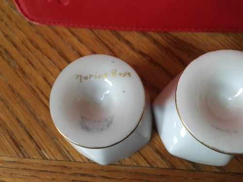 NORITAKE NIPPON ANTIQUE 4 PORCELAIN EGG CUPS HOLDERS GOLD/WHITE/LUSTERWARE JAPAN