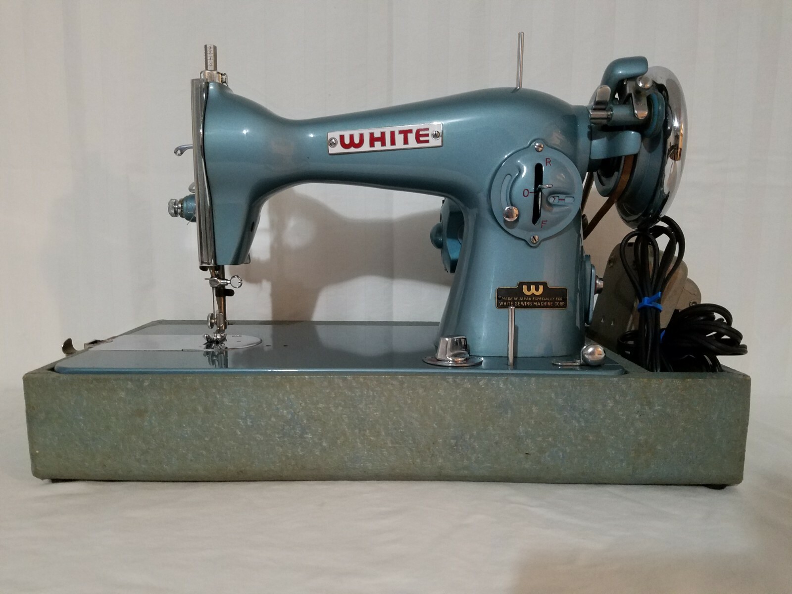 Vintage Collectors White Japan Rotary Sewing Machine E6354