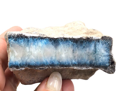 Blue Ice Rohstein versch. Größen I neu entdecktes Mineral I Indonesien