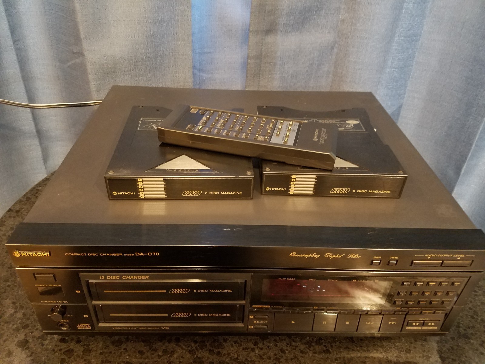 Hitachi Model DA-C70 Compact Disc Changer 6+6Twin Magazine 12 CD Player w/Remote