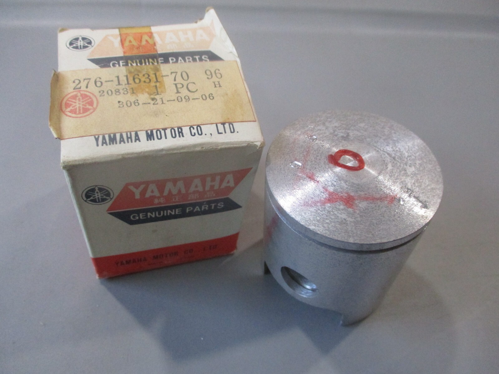 モン NOS Yamaha OEM Piston 49.98mm STD 1971 HT1 276-11631-70-96