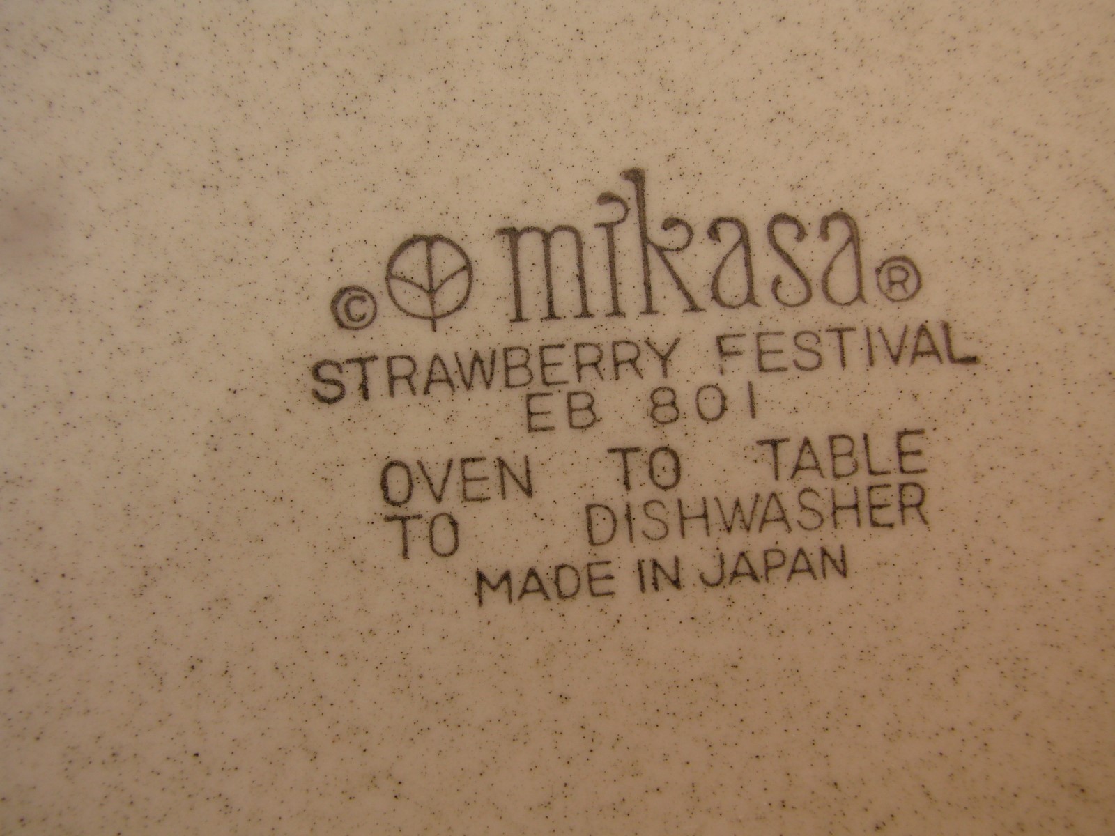 Mikasa Strawberry Festival Set Lot Of 2 Serving Plates platters