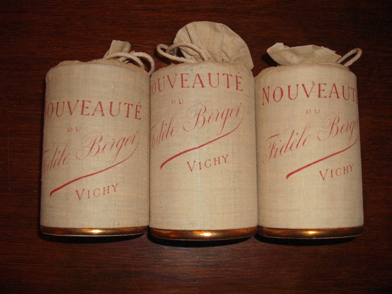 Boite Ancienne De Confiseur 