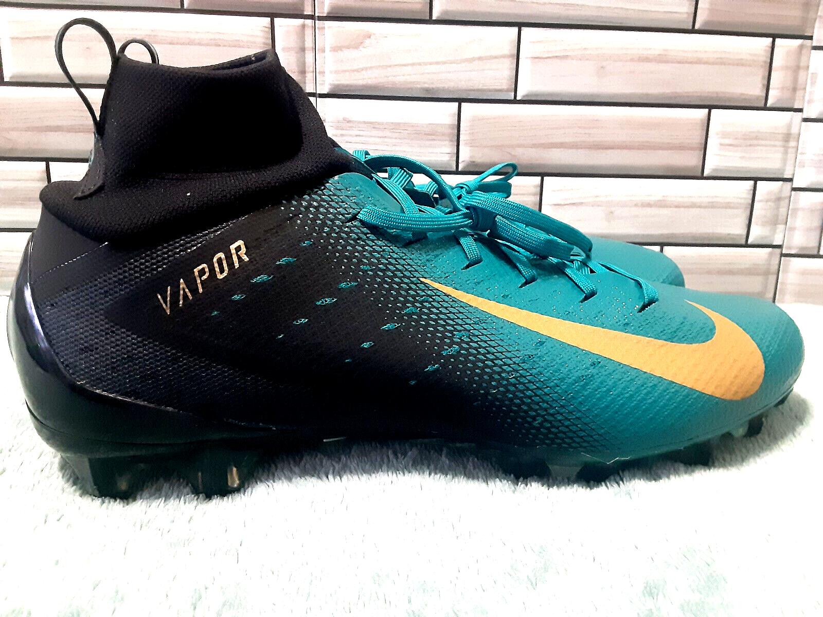 Nike Vapor Untouchable Pro 3 Football Cleats AO3021-012