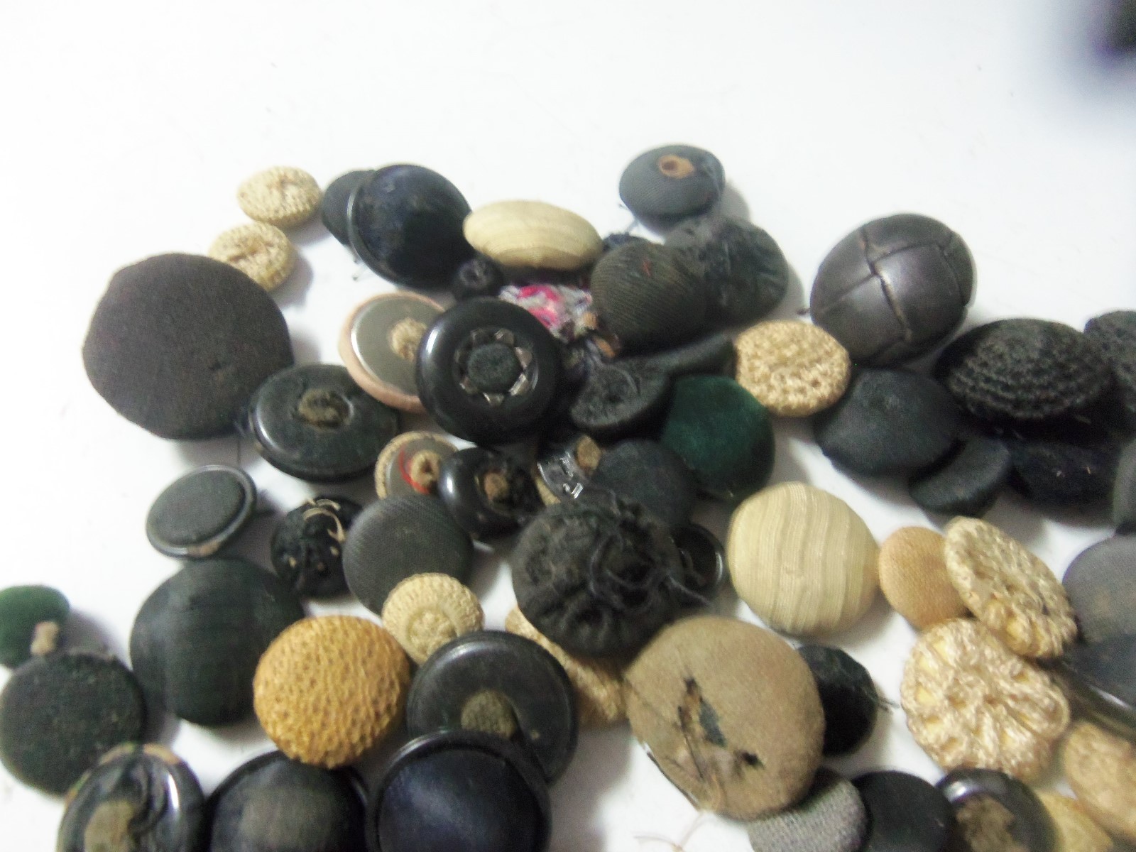 VINTAGE LOT OF 114 MIXED CLOTH FABRIC COVERED BUTTONS