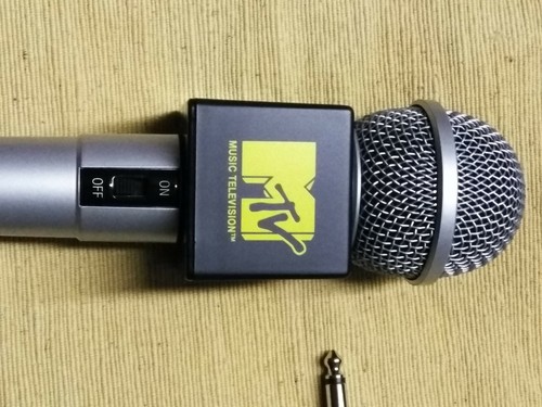 2 VINTAGE/RETRO MTV WIRED MICROPHONES BRAND NEW. Music, singing, karaoke.