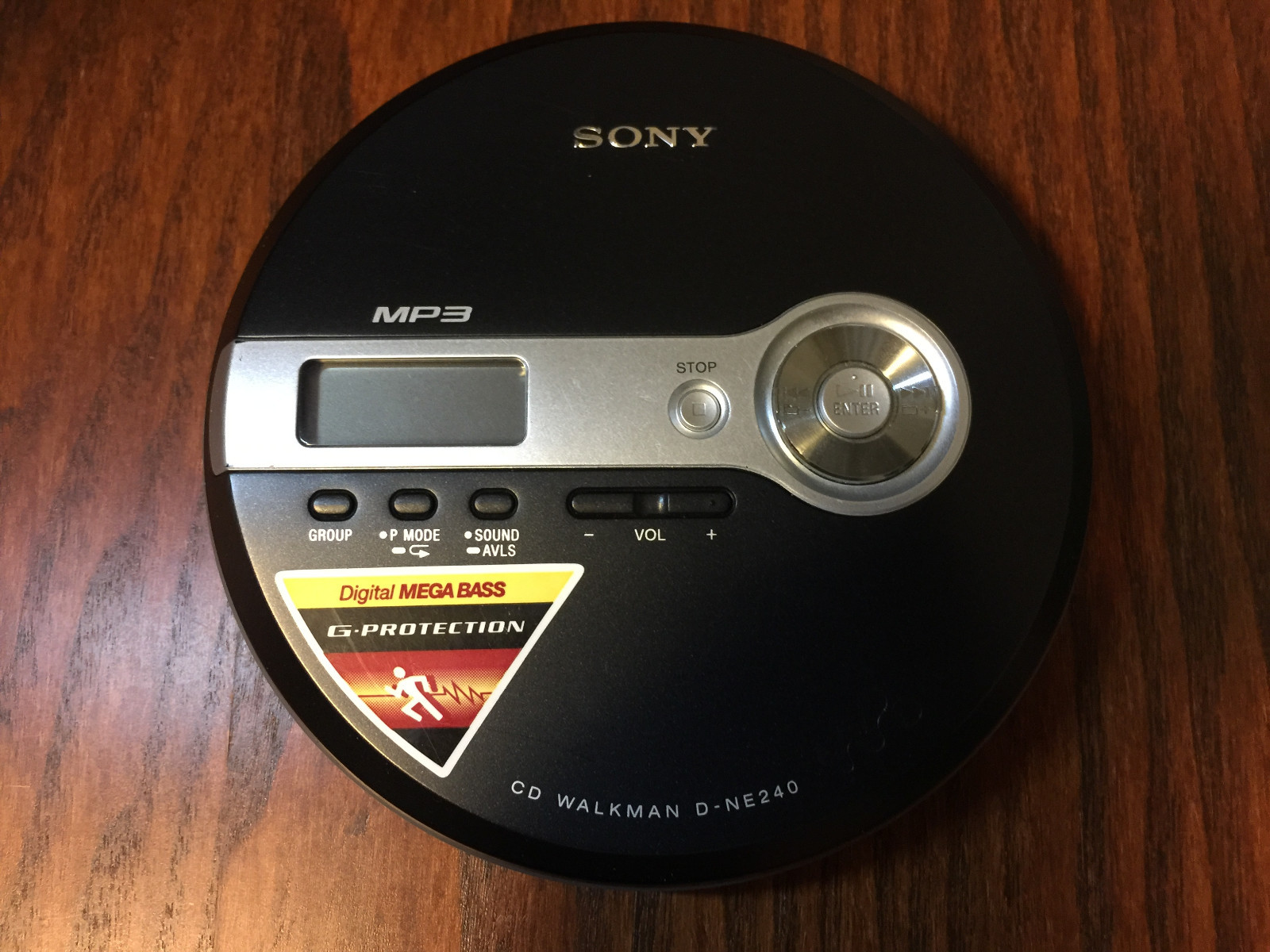 Sony CD / MP3 Walkman D-NE240 Fully functional, playback tested and working