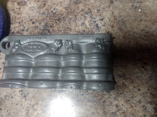JOHN WRIGHT Cast Iron CHRISTMAS Chocolate CANDY MOLD 1989