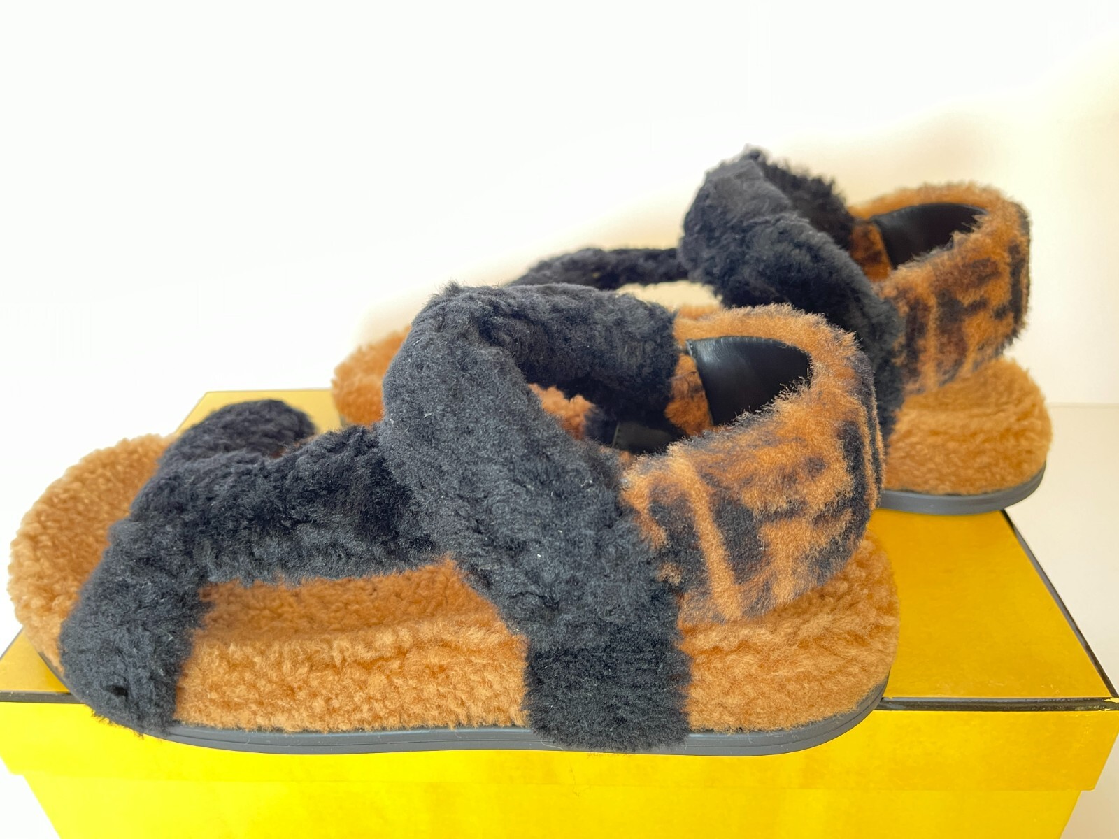 New Auth FENDI FF Logo Signature Shearling Strappy Sandals