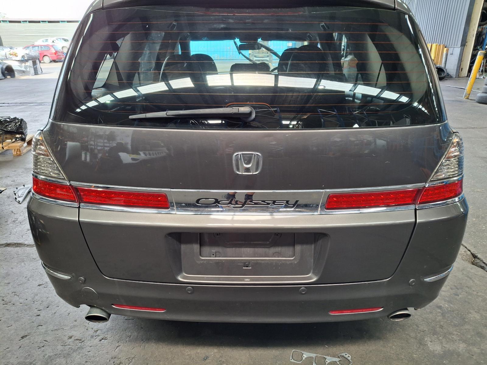 HONDA ODYSSEY RB 07/2004-03/2009 REAR GARNISH TAILGATE UPPER CENTRE CHROME PIECE