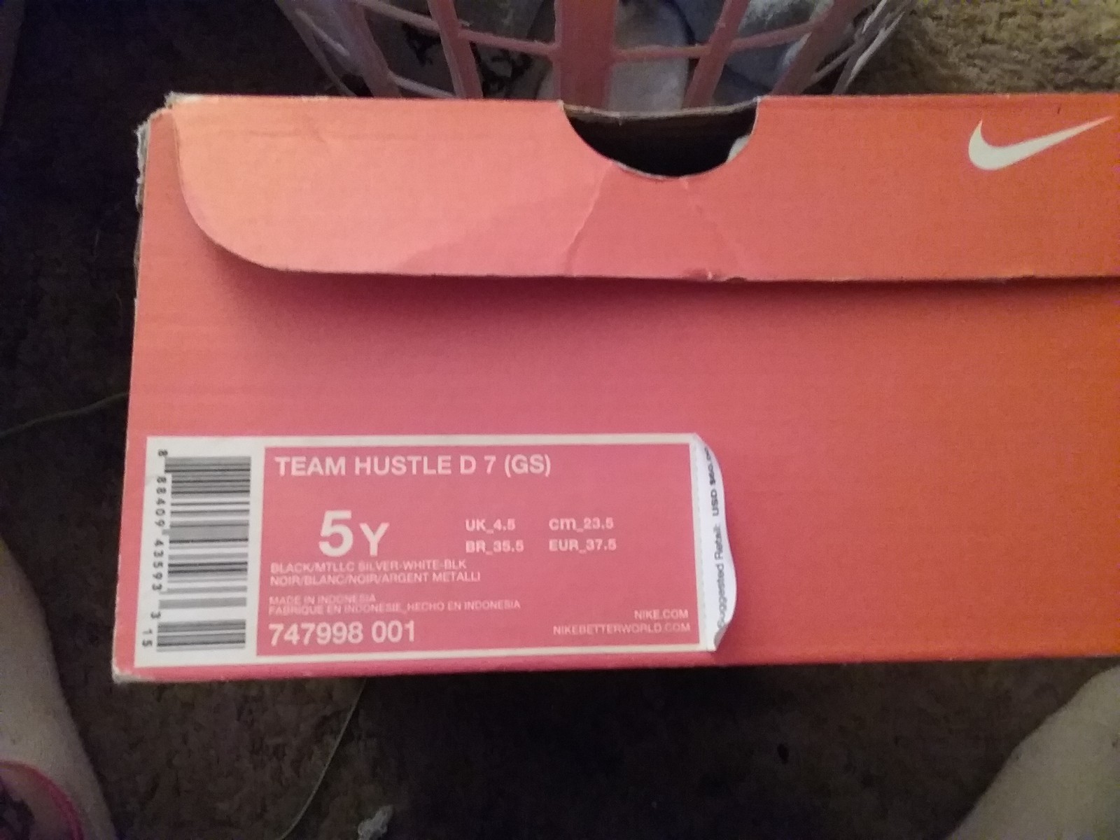 NIB NIKE Boys Youth Team Hustle D7 Black/Silver/White Athletic Shoe Size 5y