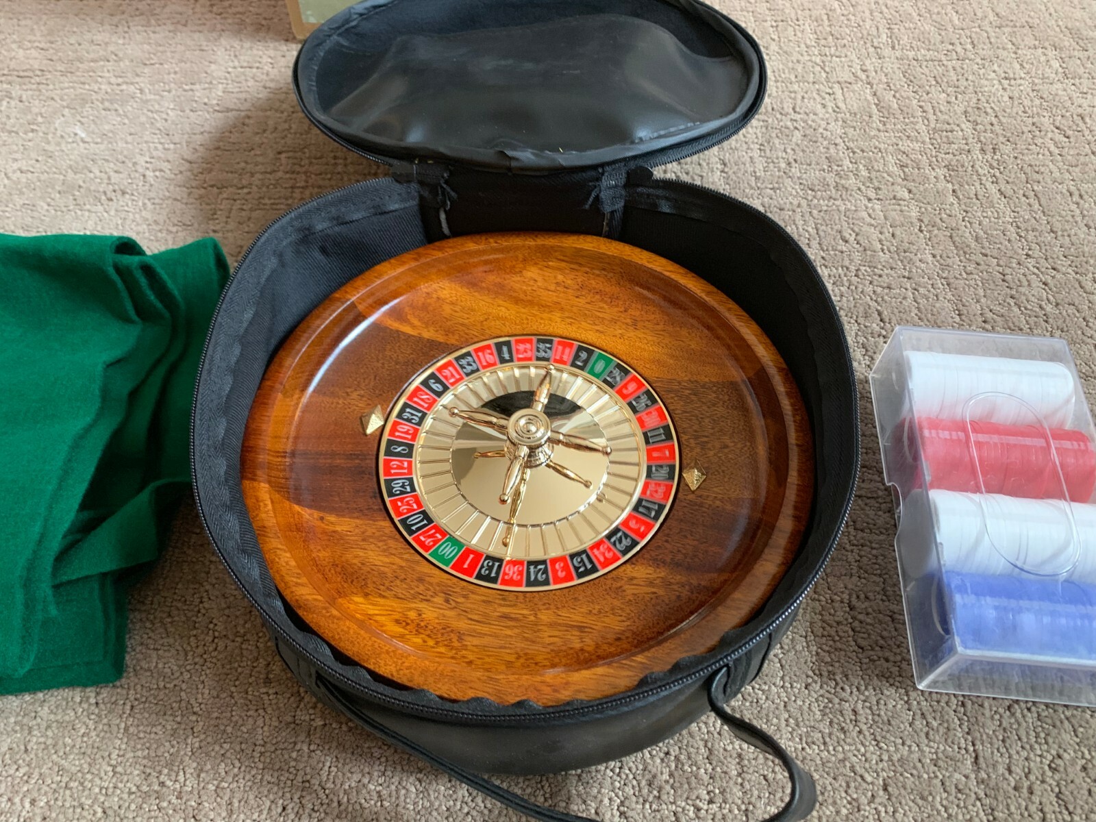 Home Casino Wood 10 inch Roulette Wheel with Felt, Chips and Case - Rare