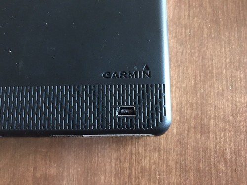 Garmin nüvi 1300 Gps Bundle.  Automotive Mountable