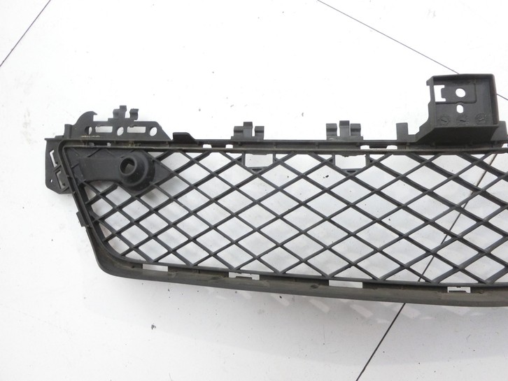 Mercedes S204 W204 11-15 Lufteinlassgitter für Stoßstange Stoßfänger 183 Mercedes S204 W204 11-15 11.05.2012 gebraucht Bild 3