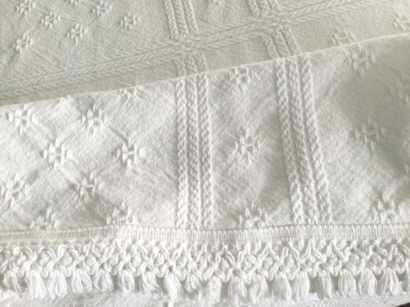 Twin Bedspreads Matched Pair White Woven Cotton Jumeau Fringe 84X104L Lovely