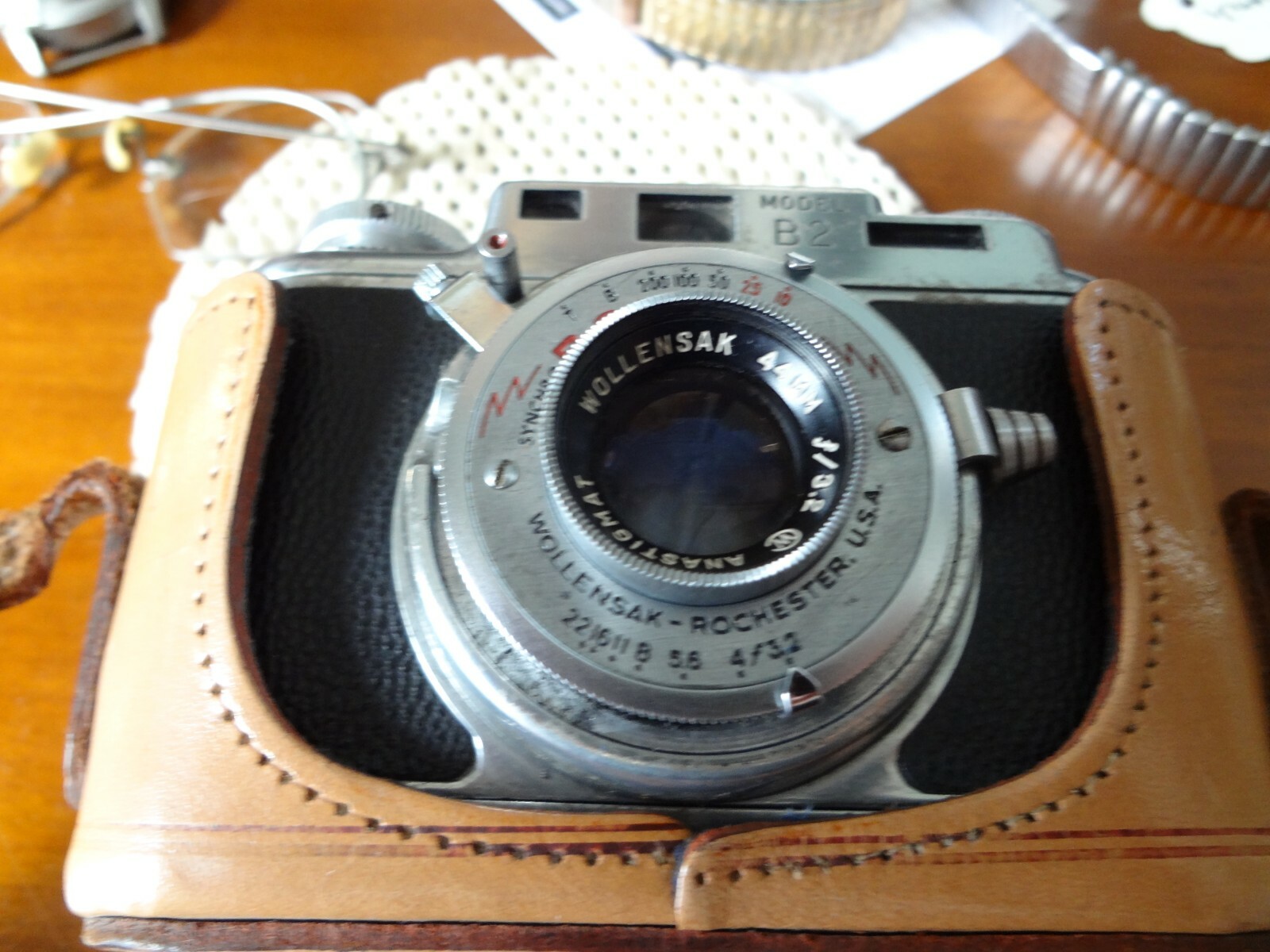 Bolsey B2 Vintage Rangefinder 35mm Compact Camera W/ 44mm 3.2 Lens With case.