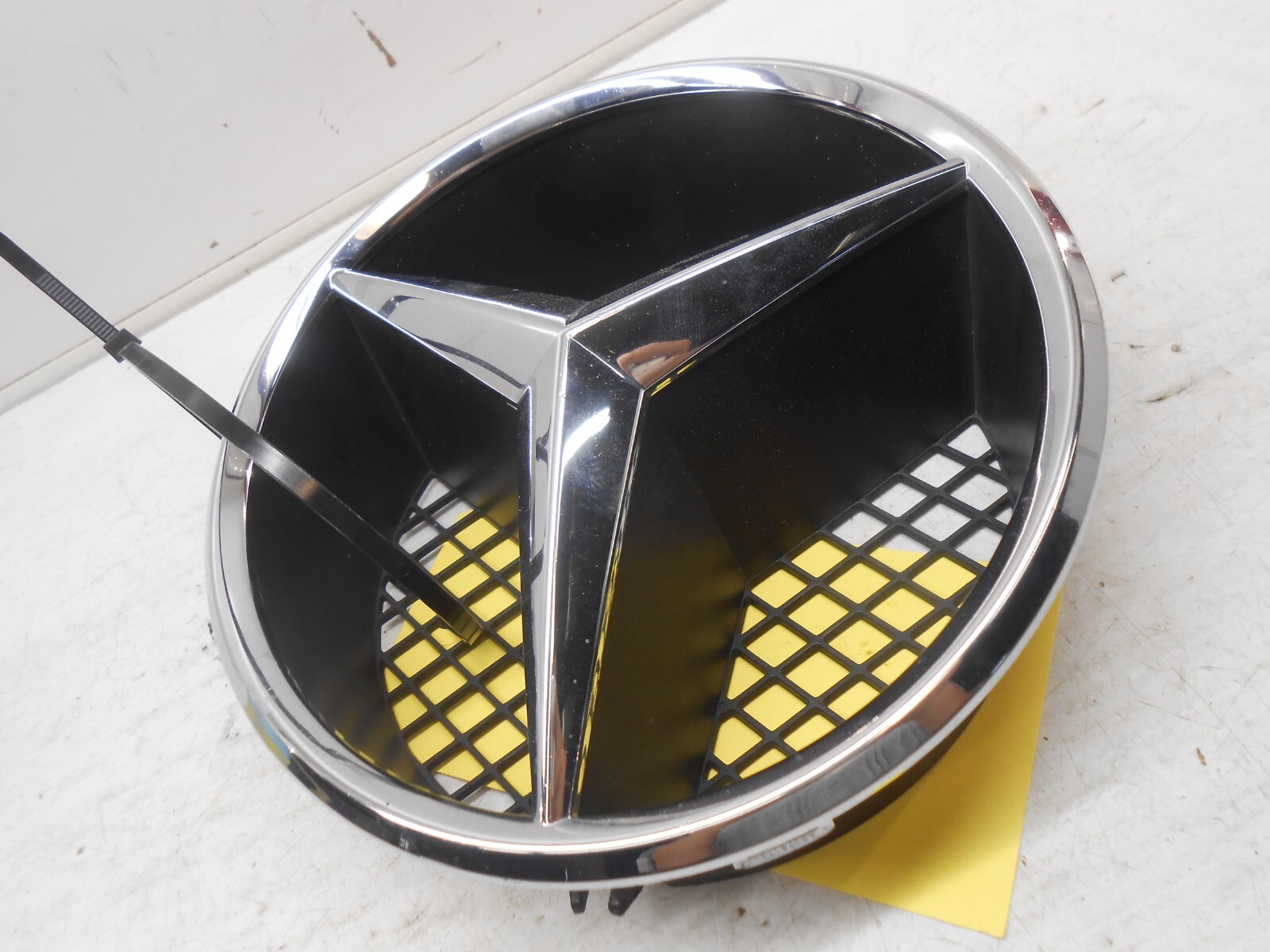 Mercedes C-Class Emblem OEM A2078880260 / 2078880260 CG0702