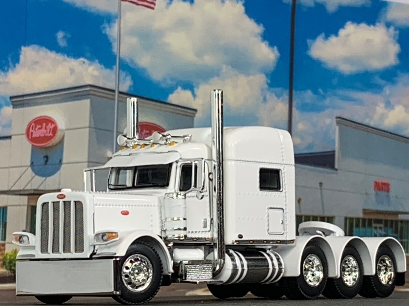 1/64 DCP WHITE PETERBILT 389 TRI AXLE W/ 70