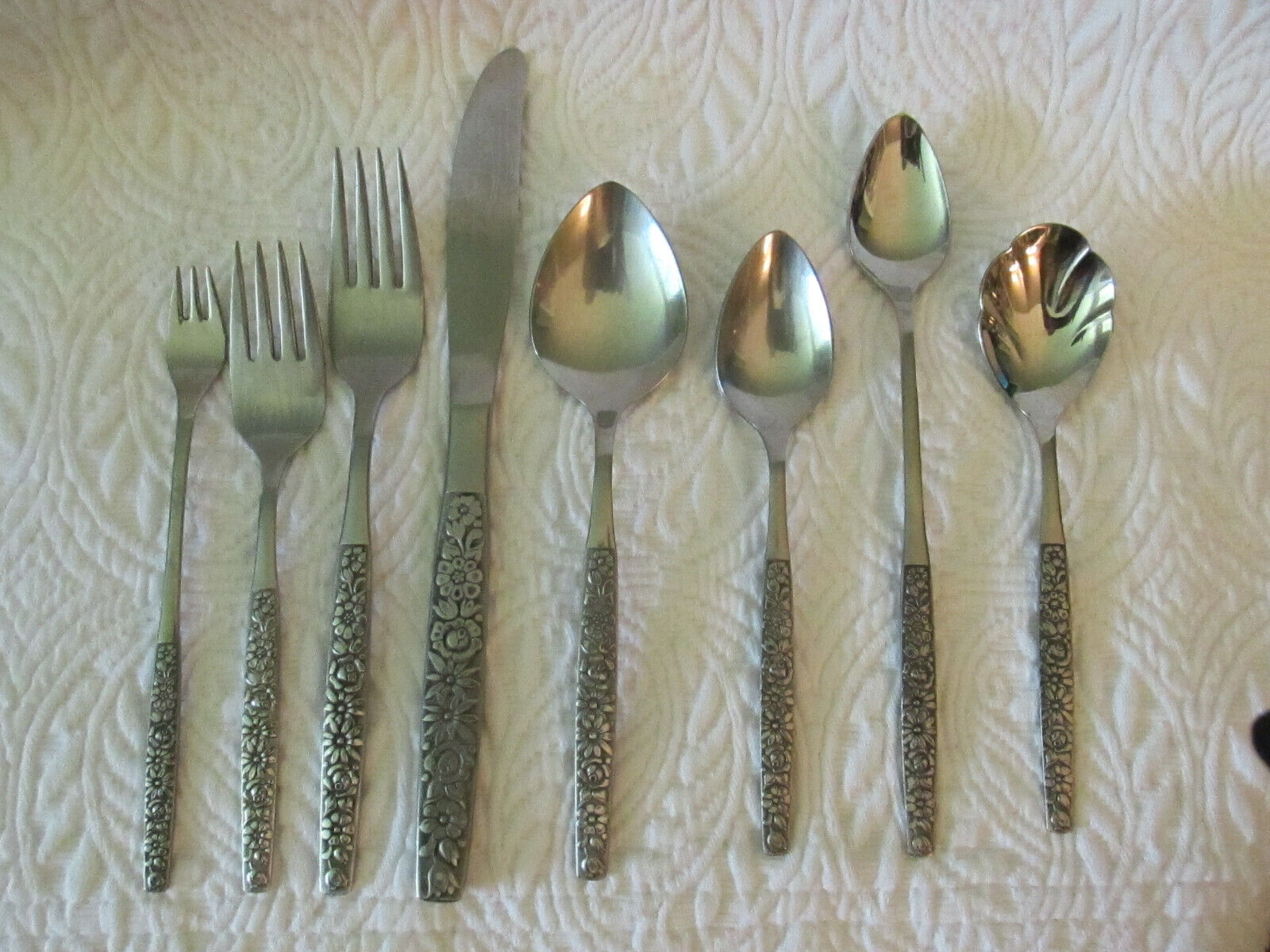 ONEIDA WM ROGERS DELUXE MALIBU STAINLESS FLATWARE FLORAL ONEIDA WM ROGERS DELUXE MALIBU STAINLESS FLATWARE FLORAL