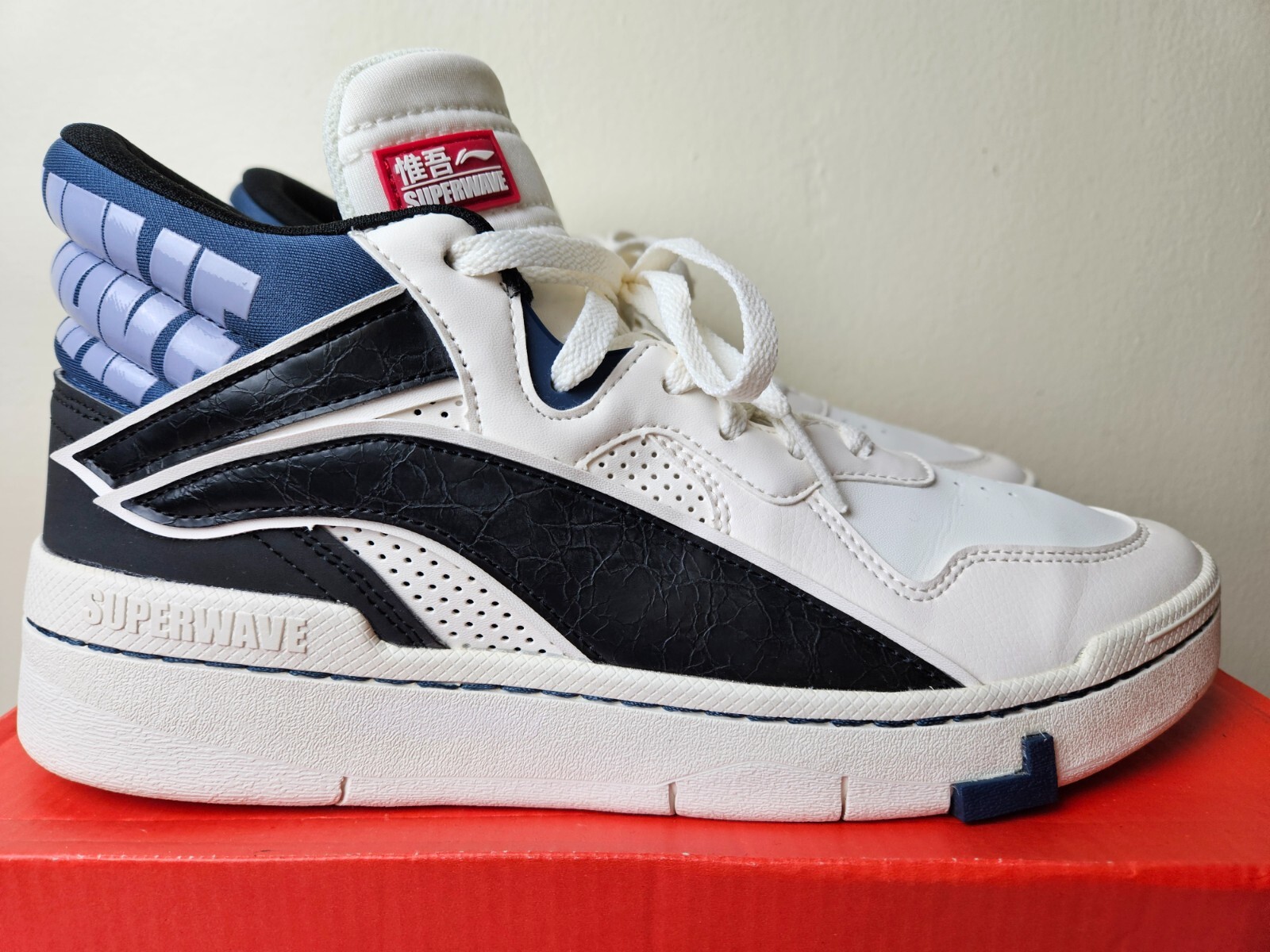 US Size 9 Li-Ning Superwave Mid White Black Blue AGCQ061-2 Sneakers Shoes US Size 9 Li-Ning Superwave Mid White Black Blue AGCQ061-2 Sneakers Shoes