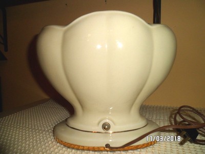 VINTAGE: 1960's TV LAMP: GOLD CREAM VASE with LIGHTED YELLOWSTONE SCENIC FRONT