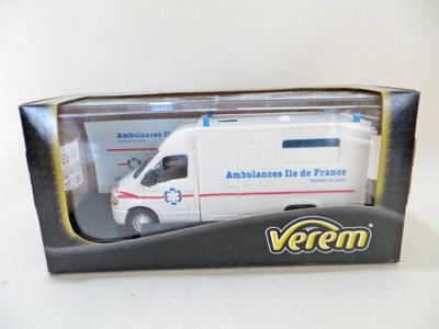 VEREM SOLIDO V283 ''RENAULT MASTER AMBULANCE ILE DE FRANCE''. MIB/BOXED. 1:50?