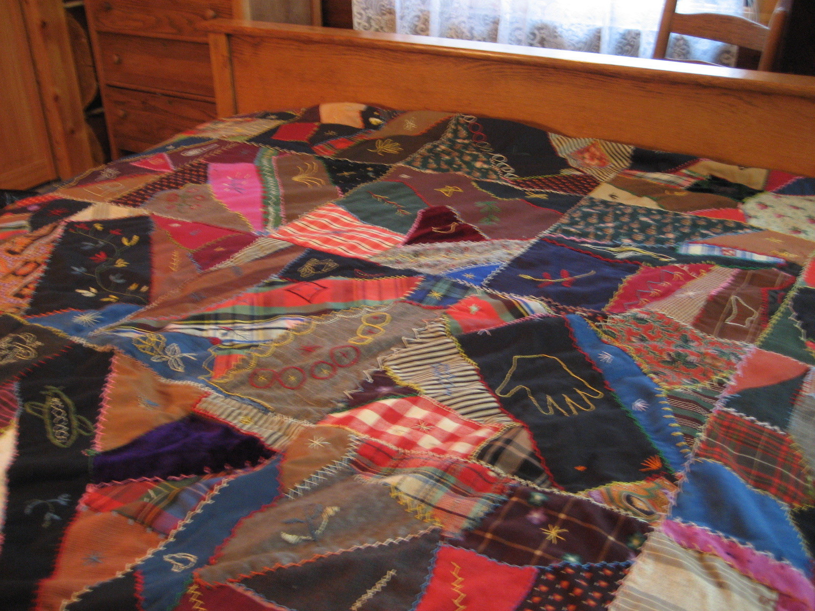 OUTSTANDING circa 1900's Antique Crazy Quilt BRILLIANT COLORS & UNIQUE APPLIQUÉ