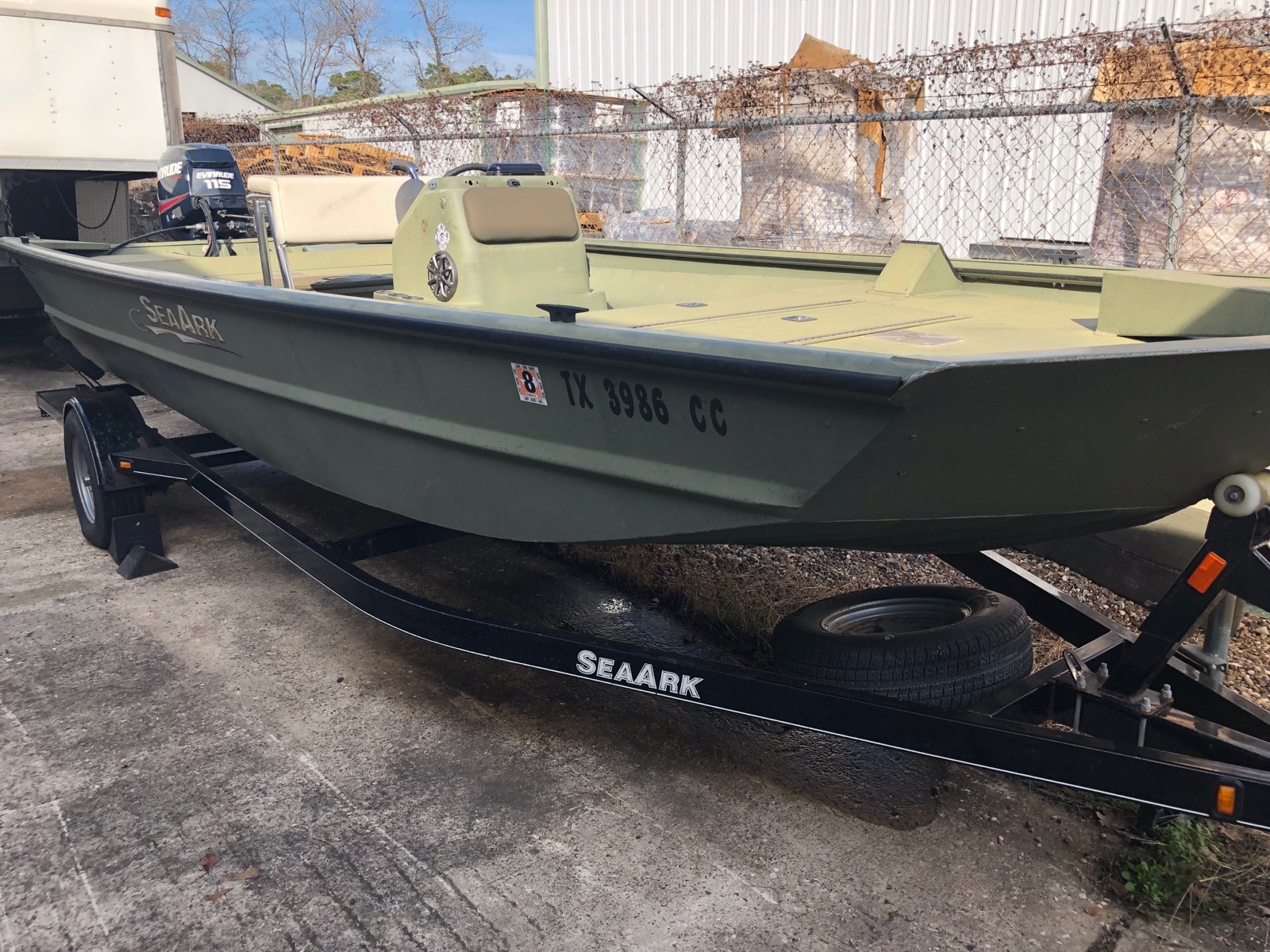 2014 SEA ARK FISH EXTREME 2072 FXT DELUXE BOAT BAY LOW HOURS