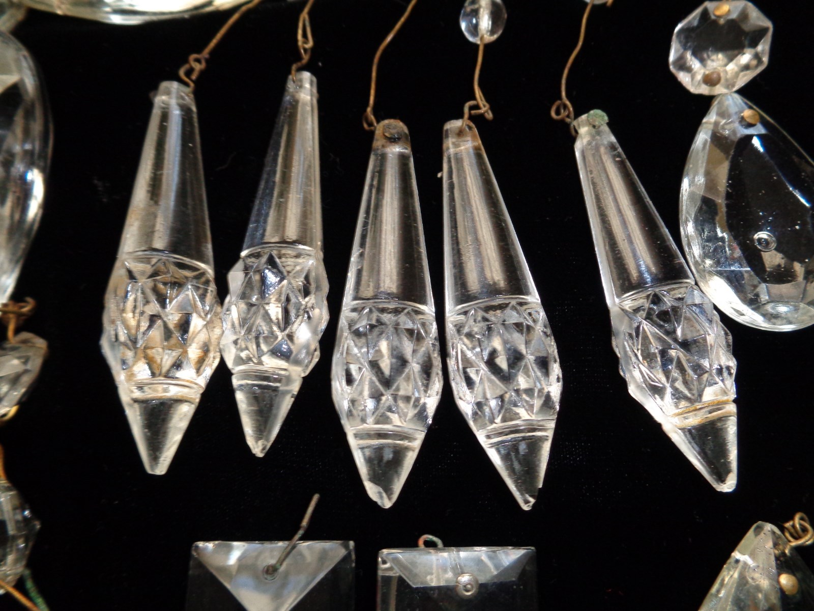 31 VINTAGE ANTIQUE CRYSTAL PRISMS LOT