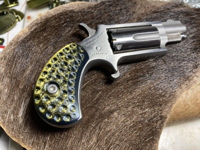 NAA grips Gold/Black for 22Lr/ magnum. 3D printed in Gloss PLA.