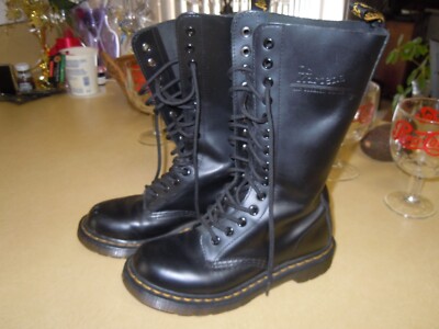 WOMEN'S ''DR. MARTENS'' 1914W BLACK AIR CUSHION / BOUNCING SOLES 14 EYE BOOTS - 4M