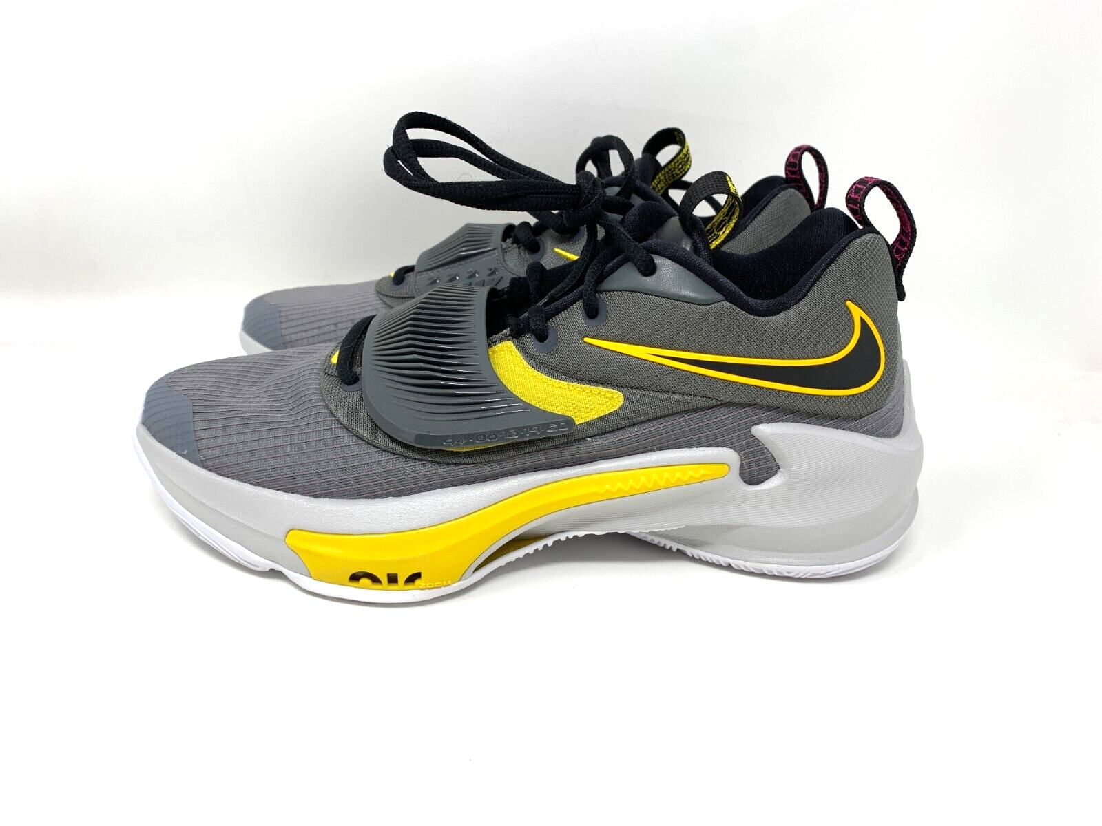 ナイキ ☆ エアズーム ☆ NIKE Zoom Freak 3 Basketball Shoes Amazon.com | Nike Men's Zoom Freak 3 NRG Action Red/White