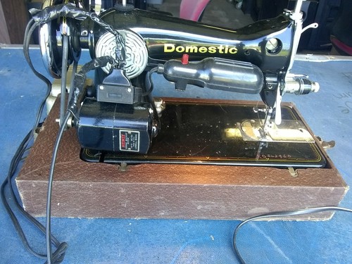 Vintage Domestic Deluxe 618-2322 Sewing Machine