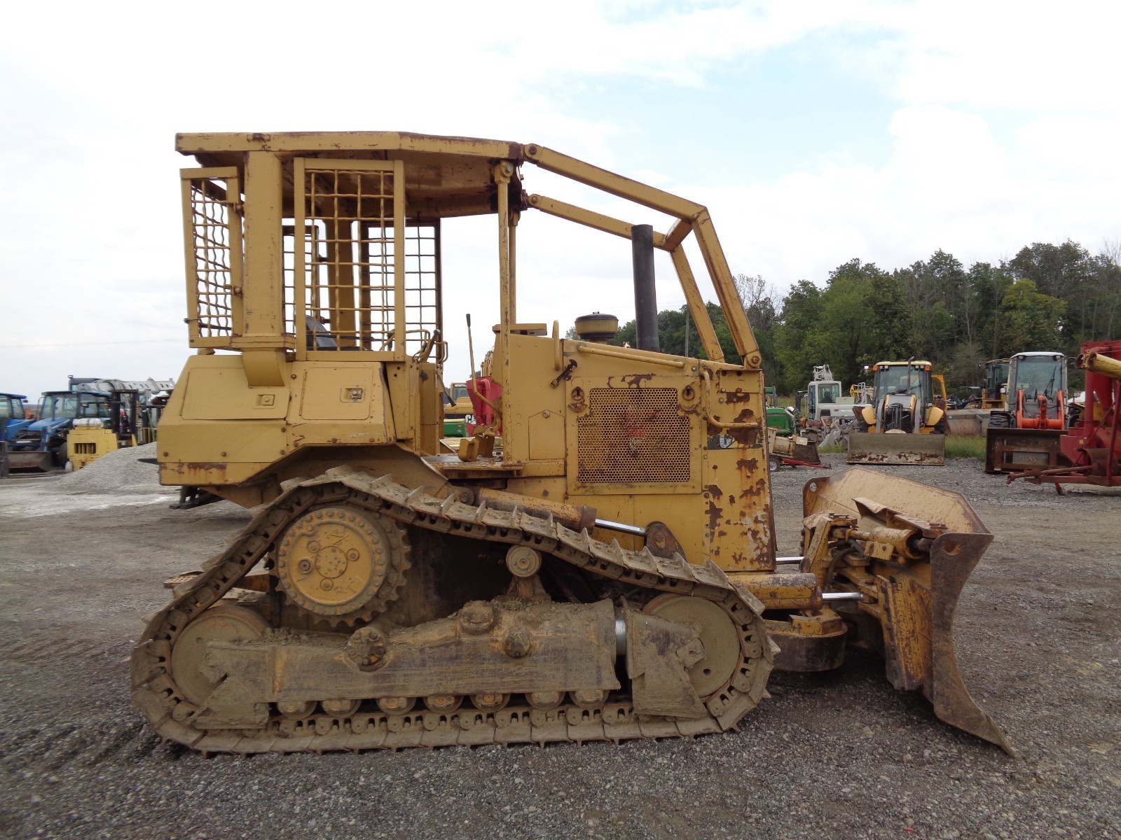 Caterpillar D4H II Crawler Dozer, OROPS w/ Sweeps, VG undercarriage, 7,069 hours