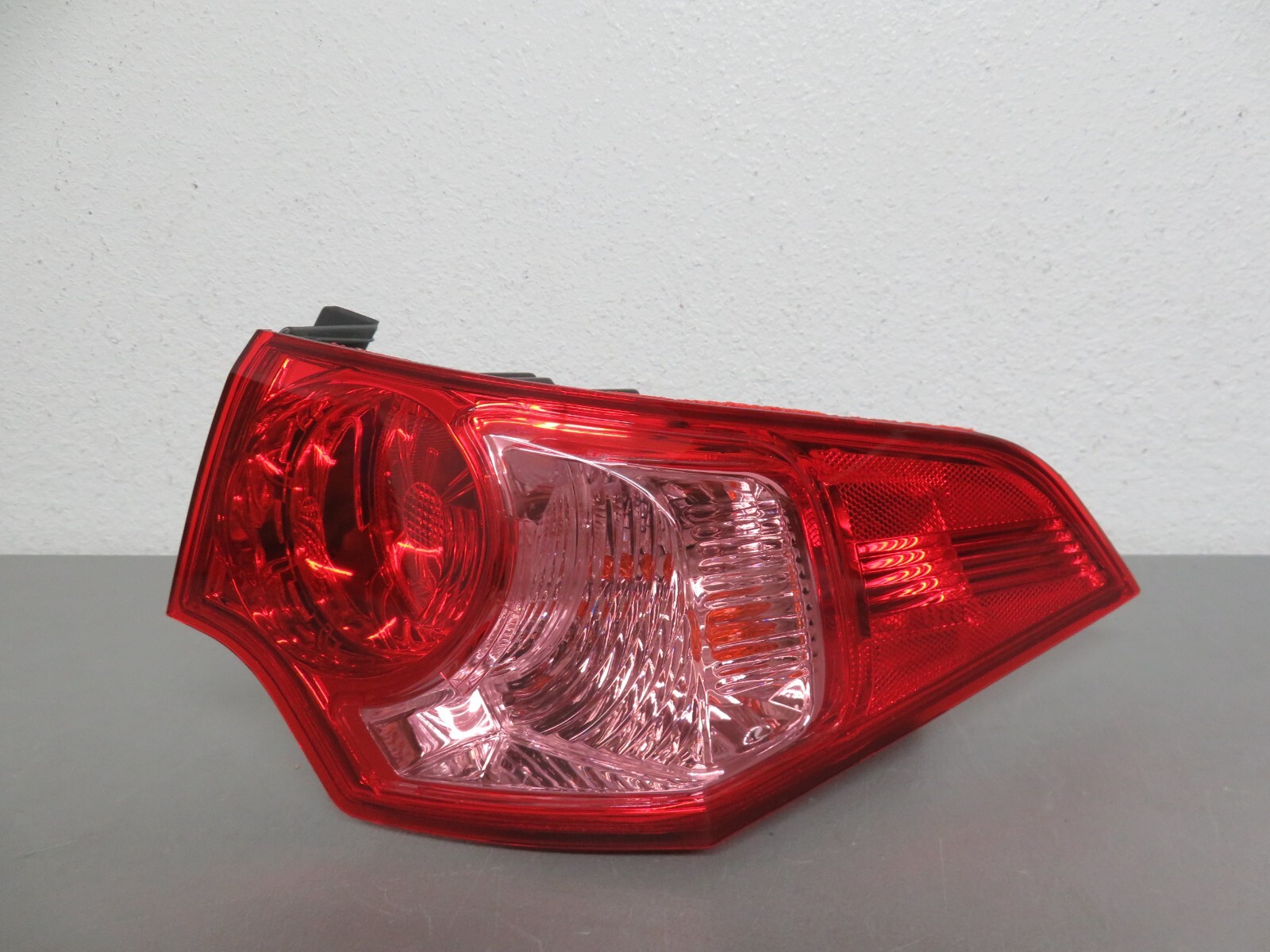 2011 2014 ACURA TSX RIGHT SIDE TAIL LIGHT