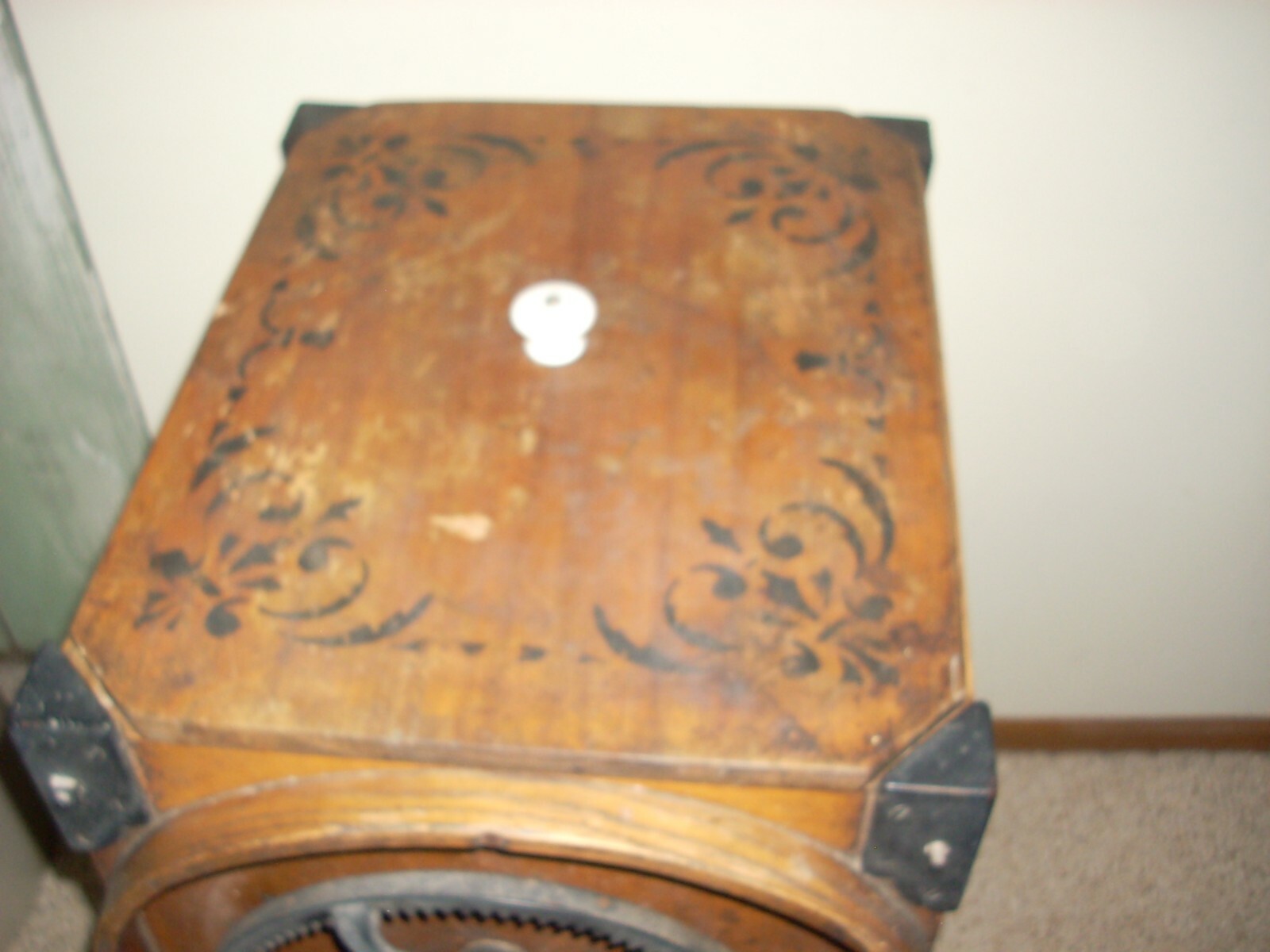 ANTIQUE WOODEN PRIMITIVE BUTTER CHURN