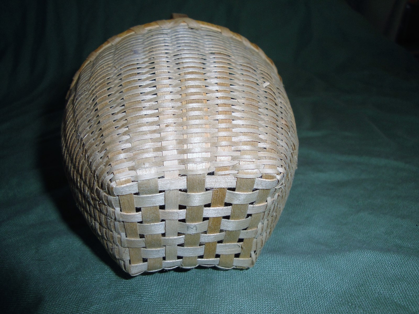 (2738) 1 small Homemade basket signed M 6x5x5