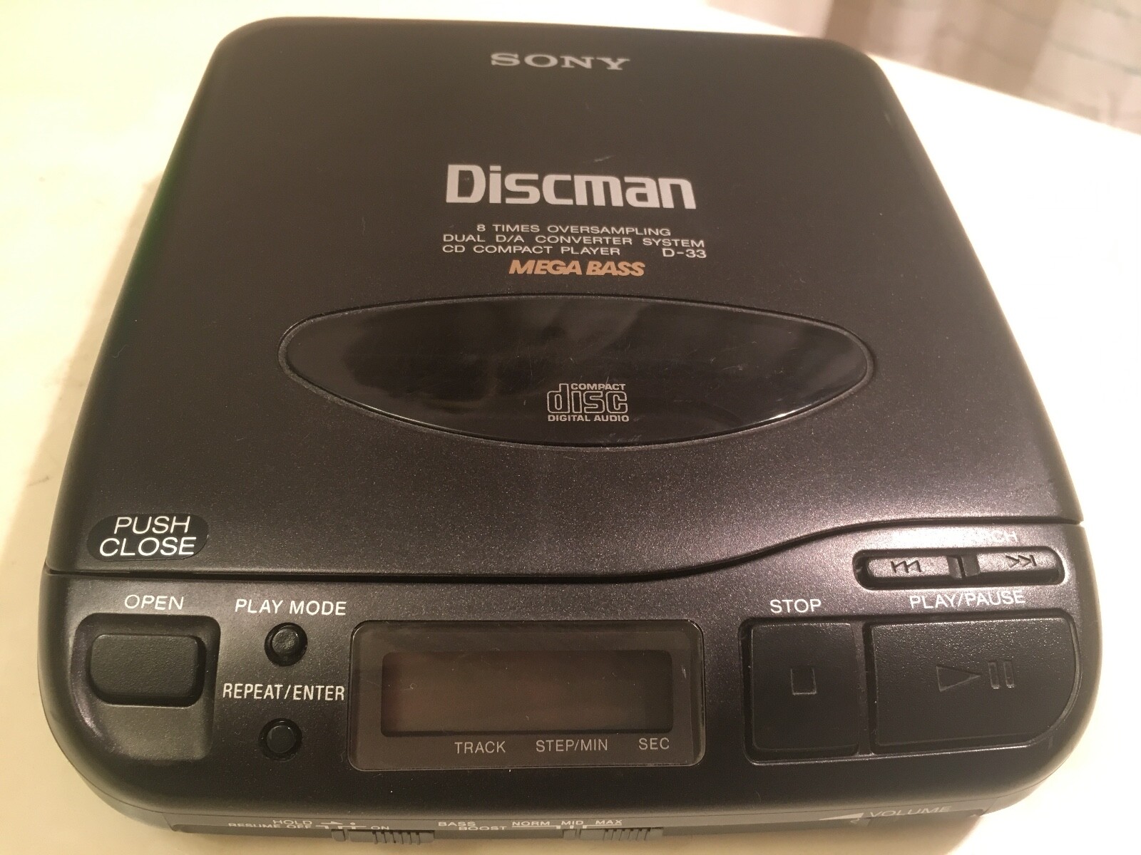 Sony Discman D-33 CD Compact Portable Player - Clean Condition!