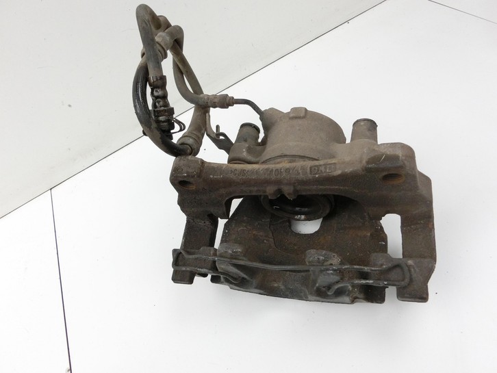 Audi A4 8W 19-24 TDI 2,0 120KW Bremssattel Bremszange Vorne Rechts Audi A4 8W 19-24 27.01.2020 8W0615124 gebraucht Bild 5