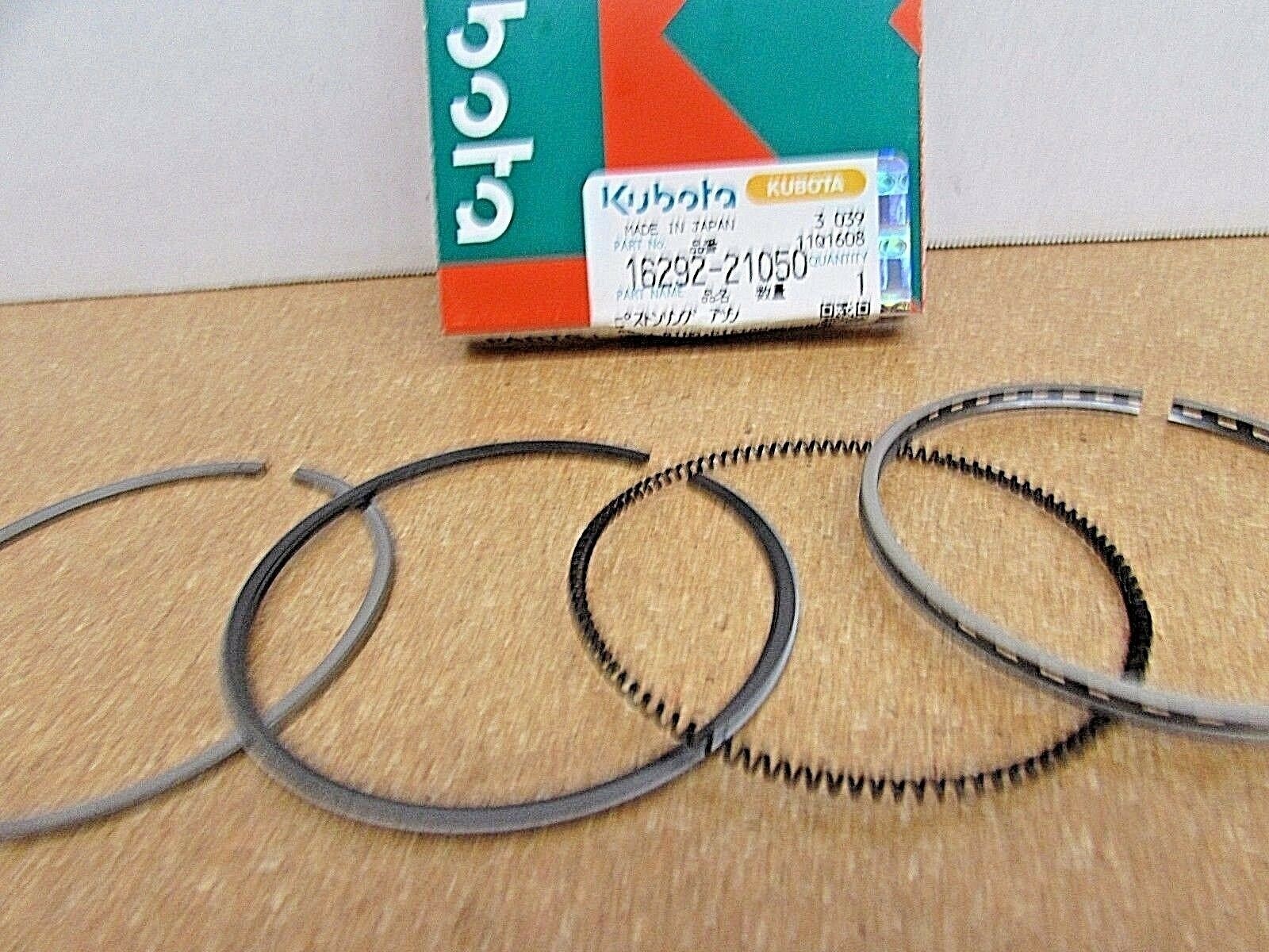 GENUINE KUBOTA ENGINE PISTON RING SET PART # 1629221050