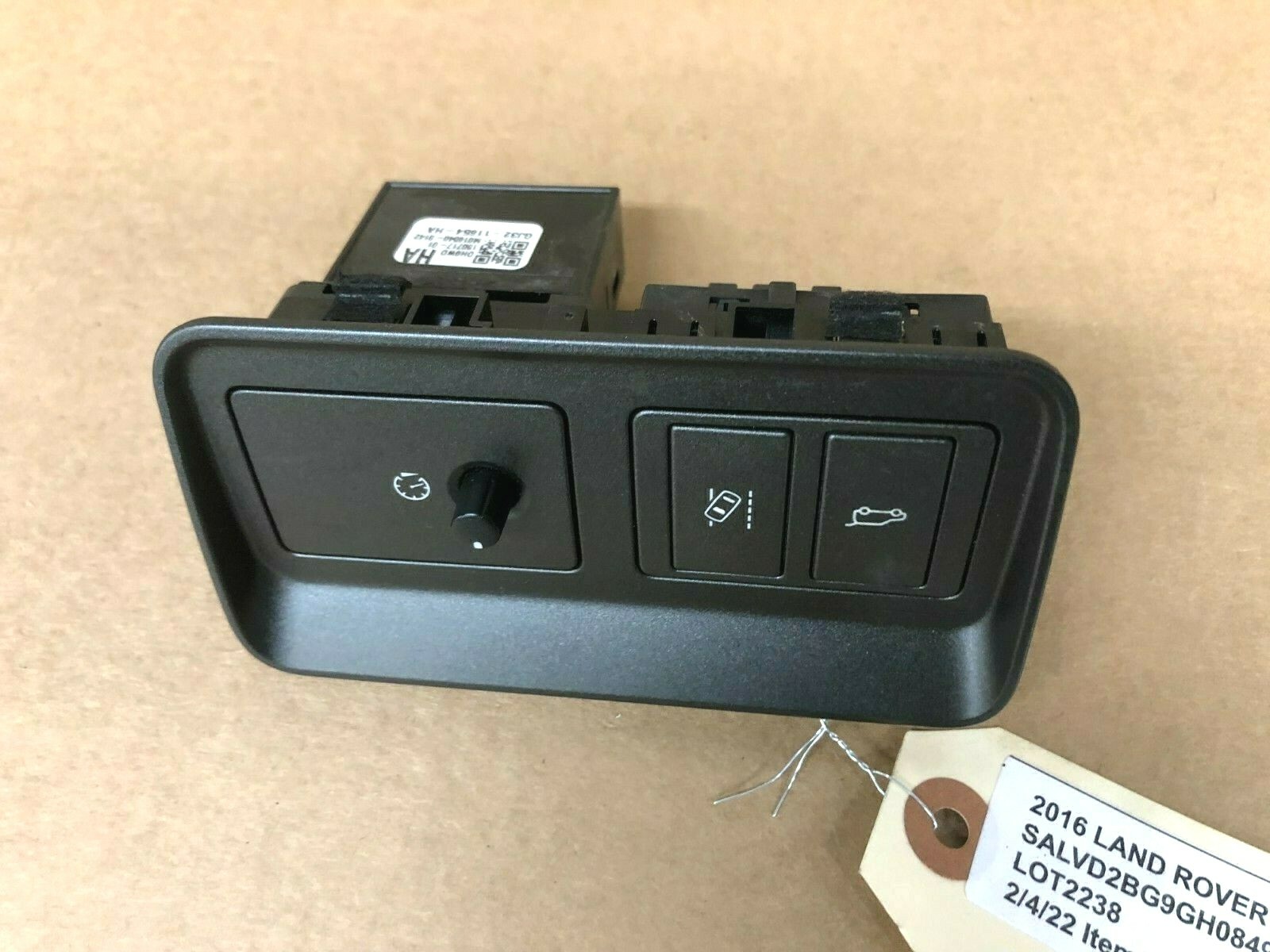 [専用出品]Evoque ⭐2015-2018 LAND RANGE ROVER EVOQUE TRUNK SWITCH LANE ASSIST PANEL