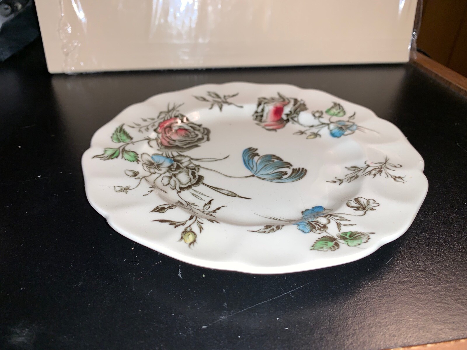 Johnson Brothers DAY IN JUNE Multicolor Floral Bread and Butter Plates (4) china