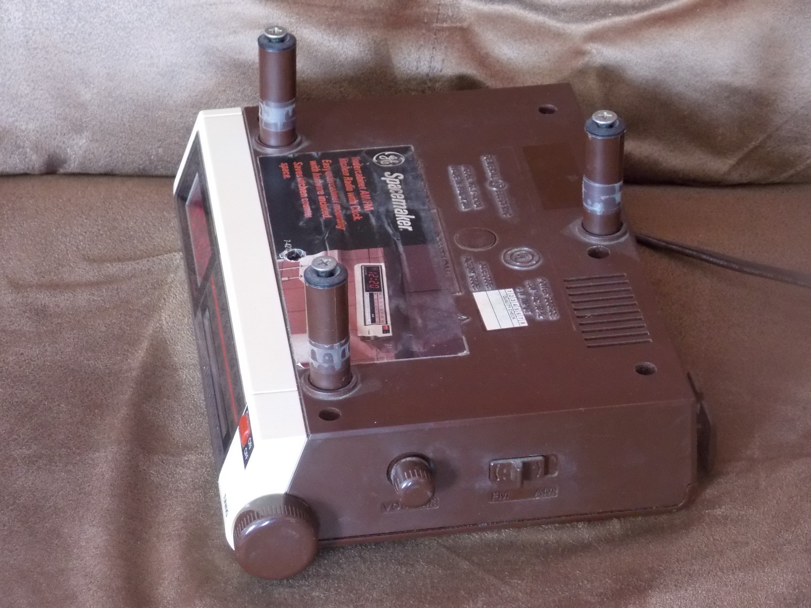 Vintage GE Spacemaker Model 7-4212A Digital Clock Radio Under Cabinet