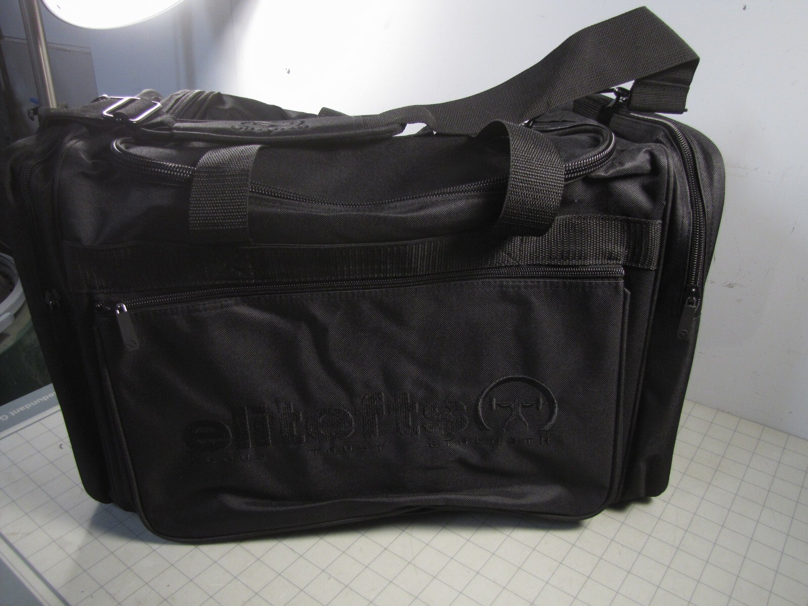 Elitefts Large Gym Workout Travel Duffel Bag w/ Side Pockets Shoulder Strap NEW