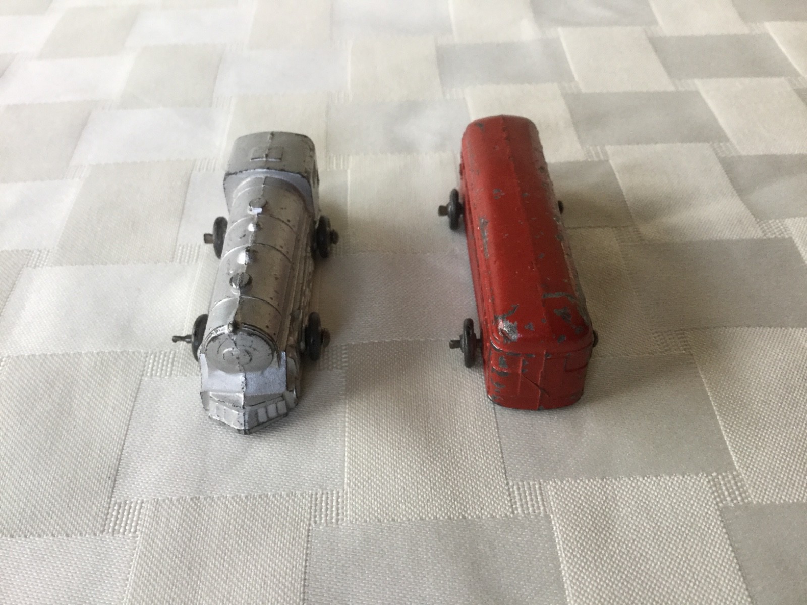 Barclay Diecast #335 Mini Train Set with Locomotive & Passenger Car, D3