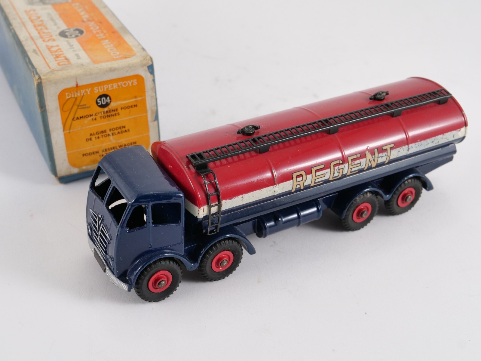 Dinky Toys GB No. 942 Foden 14-Ton Tanker Regent Tanker