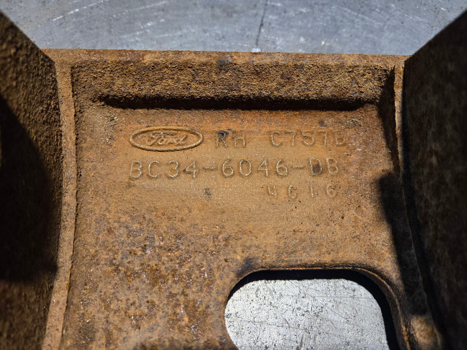RH Engine Mount bc34-6046-db 6.7L FORD POWERSTROKE - Picture 2 of 4